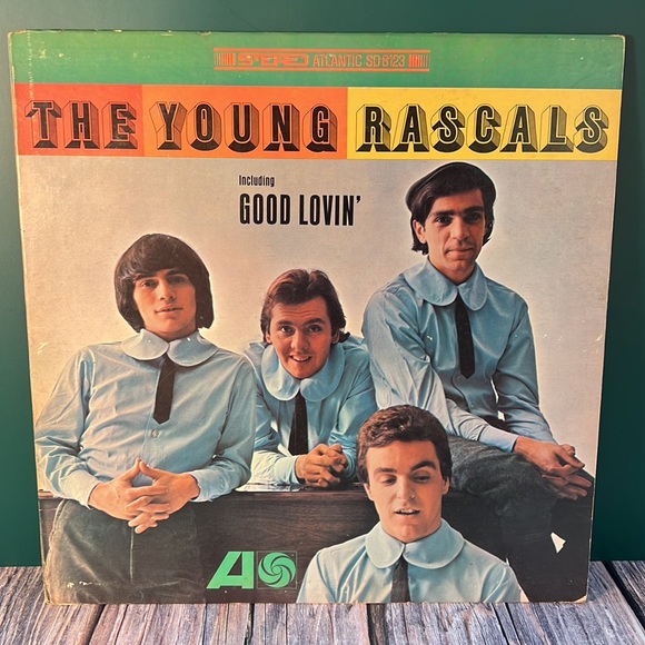 **The Young Rascals - Self-Titled (Including "Good Lovin'")** (Vinyl LP) - Picture 2 of 6